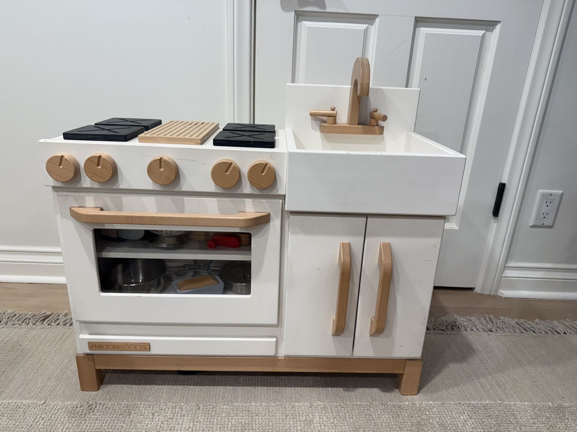 Milton and Goose Essential Play Kitchen (White)