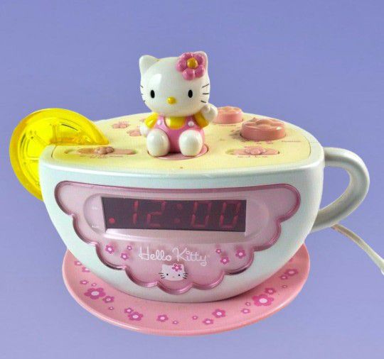 Sanrio Hello Kitty Clock for Sale in Garden Grove, CA - OfferUp