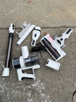 Cordless vacuum cleaner with attachment like new