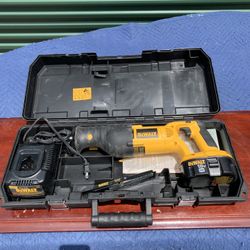 DeWalt 18B Reciprocating saw with case