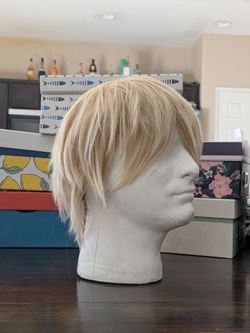Short blonde wig
