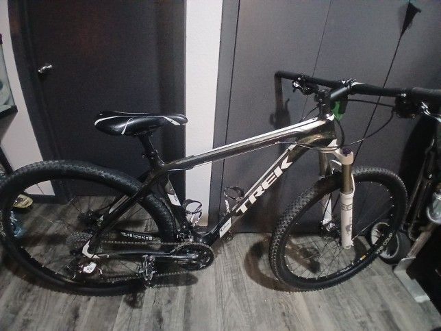 Black TREK Bike