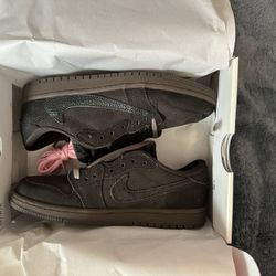 DS travis Scott Jordan 1 low velvet brown ps size 3y 