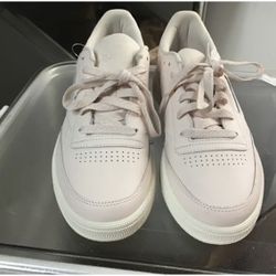 Women’s Reebok Sneakers Size 10 New Condition 