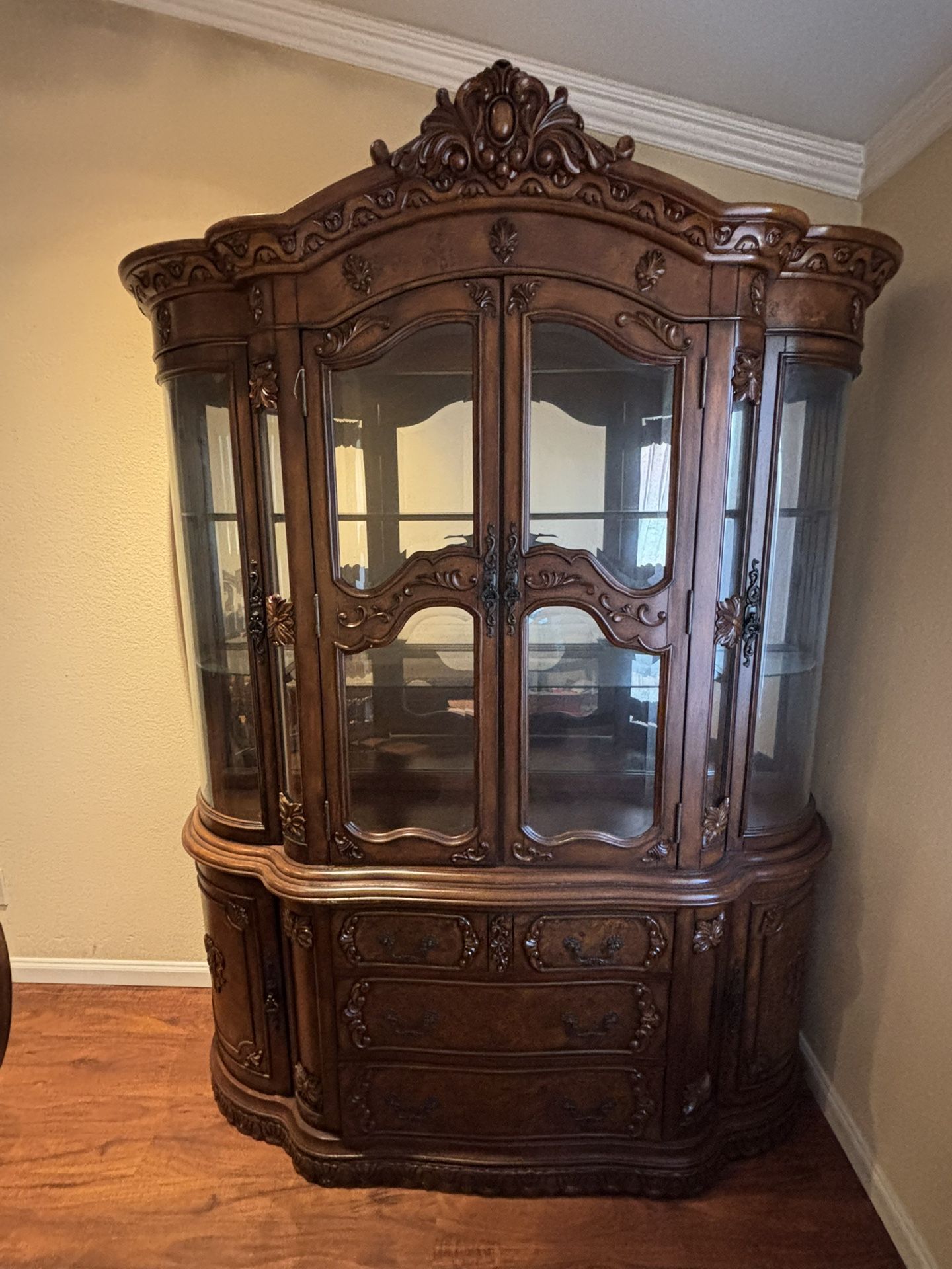 China Cabinet And Table Set