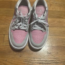 Women’s Gray And Pink Dunks Size 8.5