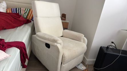 Silla Reclinable Glider para Lactancia / Nursery Chair – Color Crema