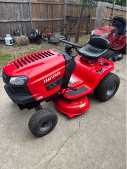 Craftsman T100 riding lawn mower