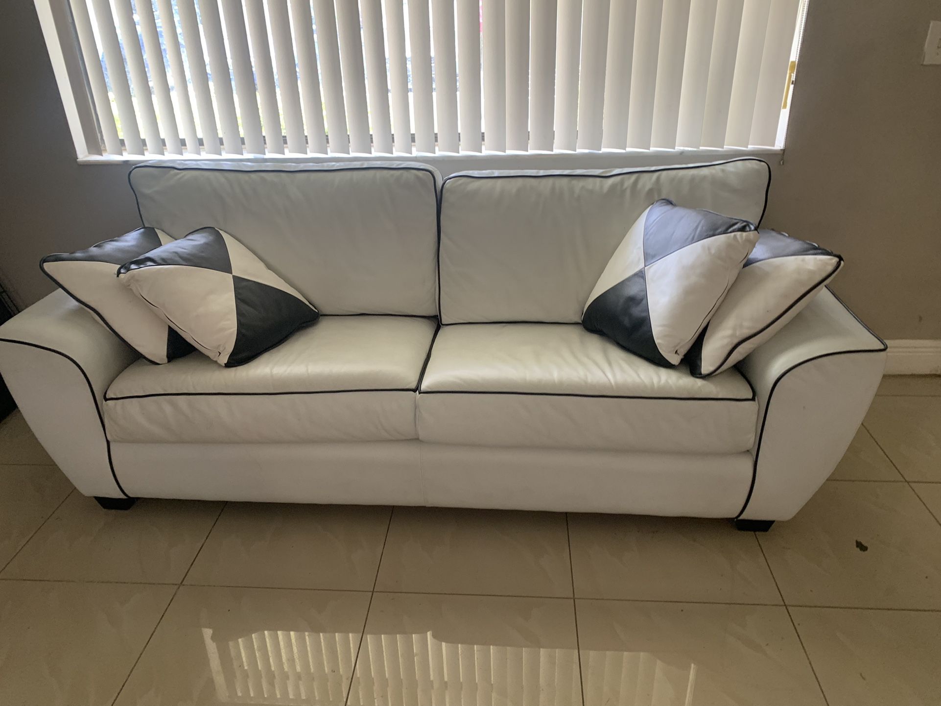 Real Leather Couch. Great Condition!