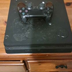 Ps4 Slim.     
