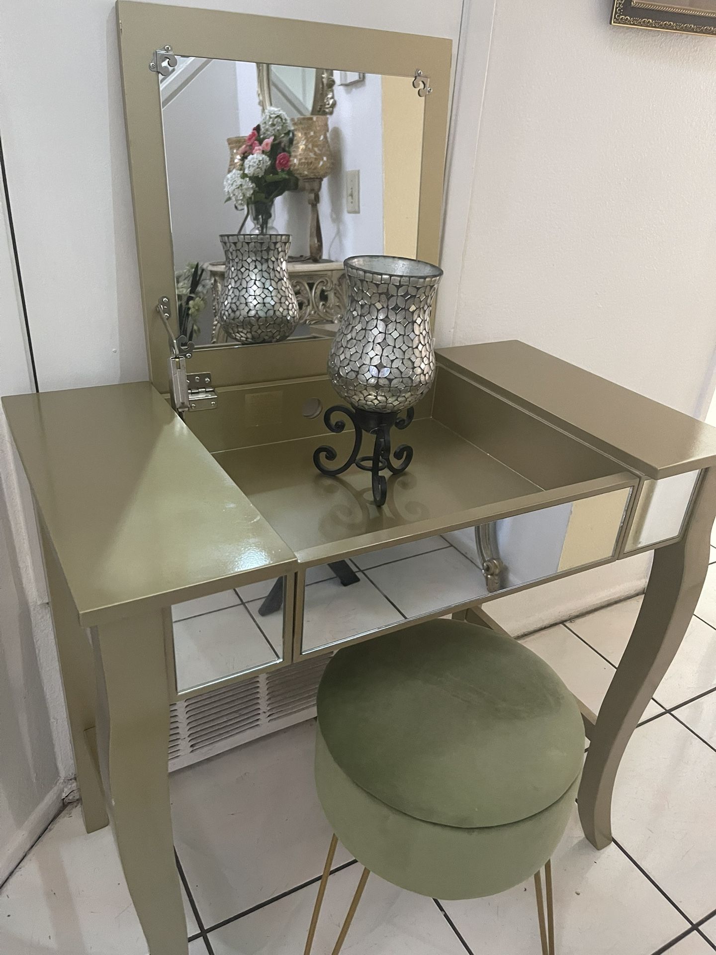 Vanity Desk / Makeup