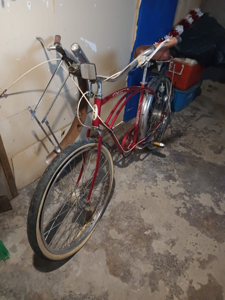 I Have A Schwinn Cruser Bike Is All Original 1980 I'm Moving Out  and I Can't Take It With Me 
Serious People Only And buyers 
450 best ofert 
Located