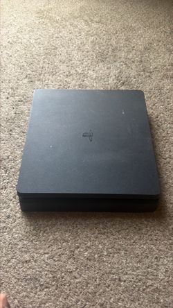 Sony PS4 Slim, black, including controller, power cable, and HDMI cable.