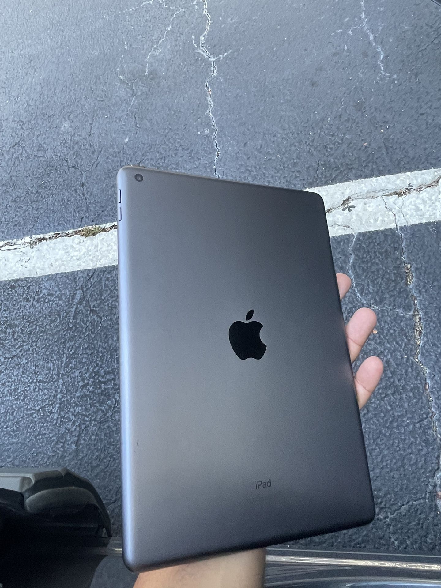 IPAD 64GB (9thGEN) 10.2in IOS 18 