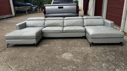 *FREE DELIVERY* Sofia Vegara 3 Piece Sectional 