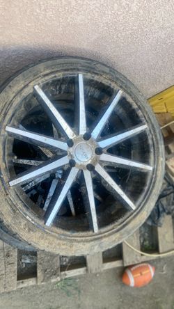 Set of 20 inch rims 245/35/20 for pontiac ,Cadillac mid size cars