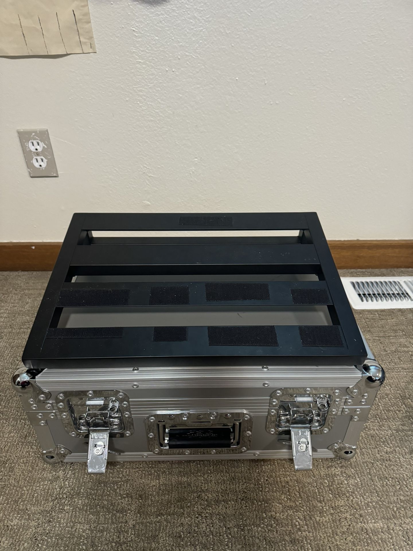 pedals and pedal train clasdic jr with flight case