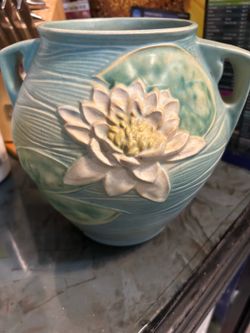 Vase- Roseville American vase