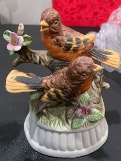 SONGBIRDS CERAMIC MUSIC BOX FIGURE