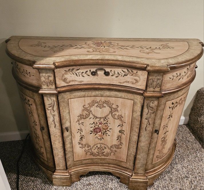 Bombay Chest Beautiful Piece 