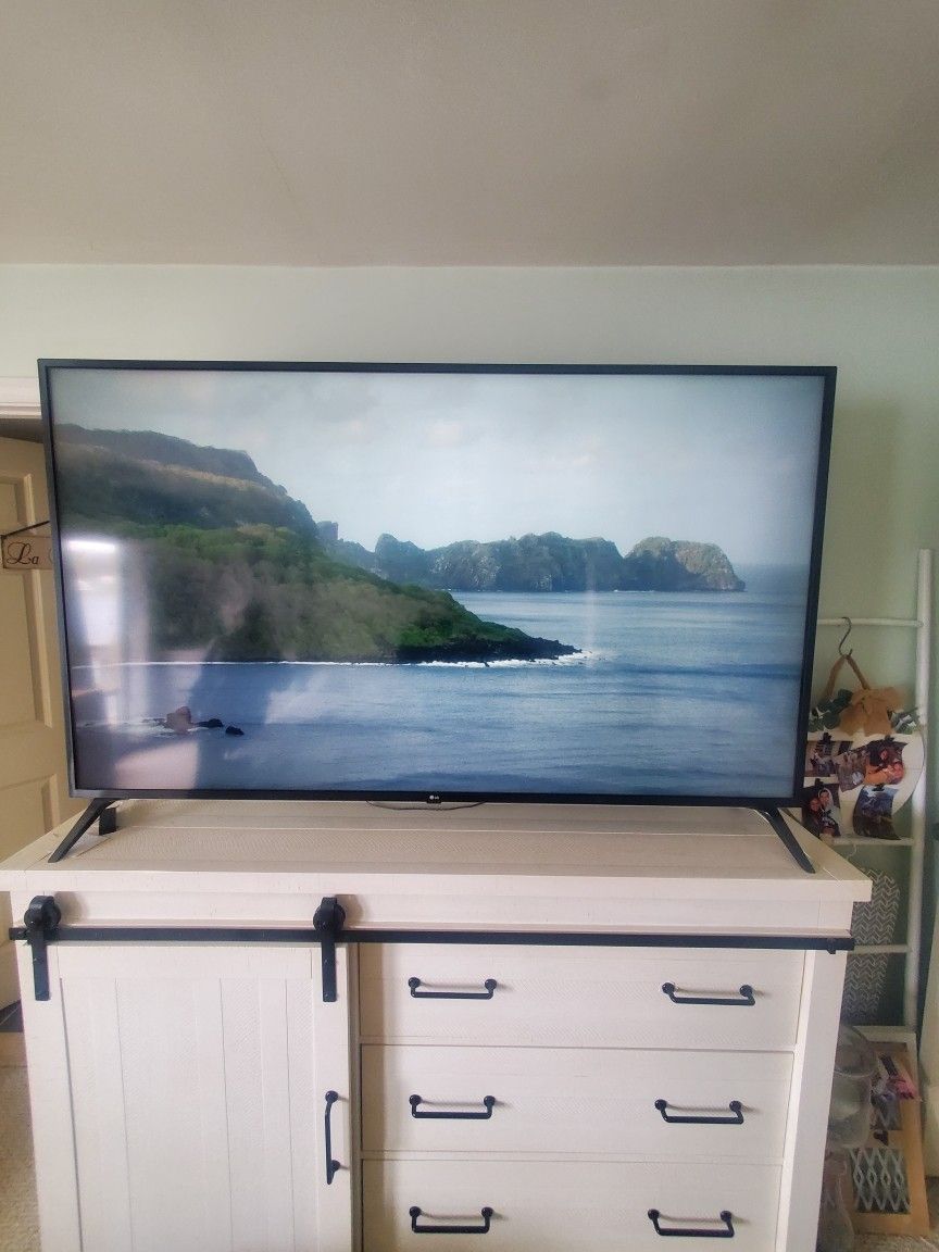 LG 70 Inch Smart TV $400