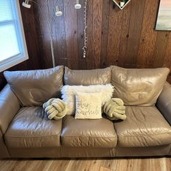 Living Room and Kitchen Furniture For Sale! 