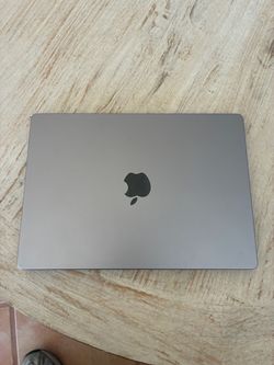 Apple MacBook Pro 14” - M2 Pro