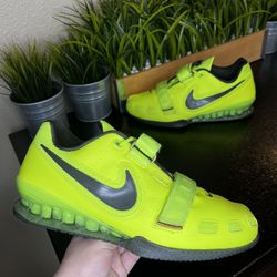 Sample Nike Romaleos 2 Volt Yellow 476927-700 Weight Lifting