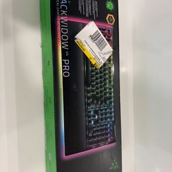 Razer - BlackWidow V4 Pro Full Size Wired Mechanical Green Clicky Switch Gaming Keyboard with Chroma RGB Backlighting - Black