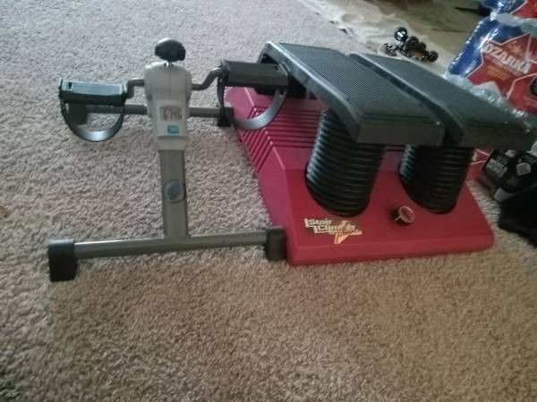 Step climber and exercise peddler 4o2 383 391o