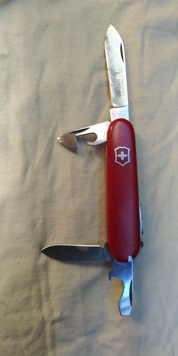 A,MULTI TOOL SWISS VICTORINOX