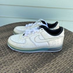 Rare Nike Air Force One Supreme (size 10)