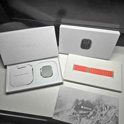 Apple Watch Ultra 2 orange titanium