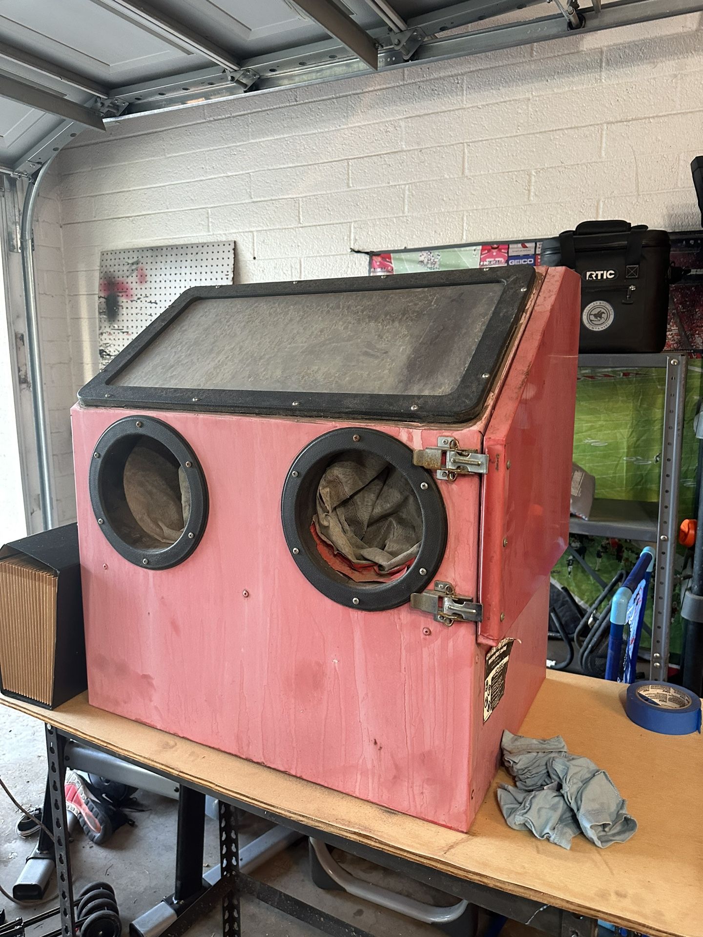 Sandblaster With Stand