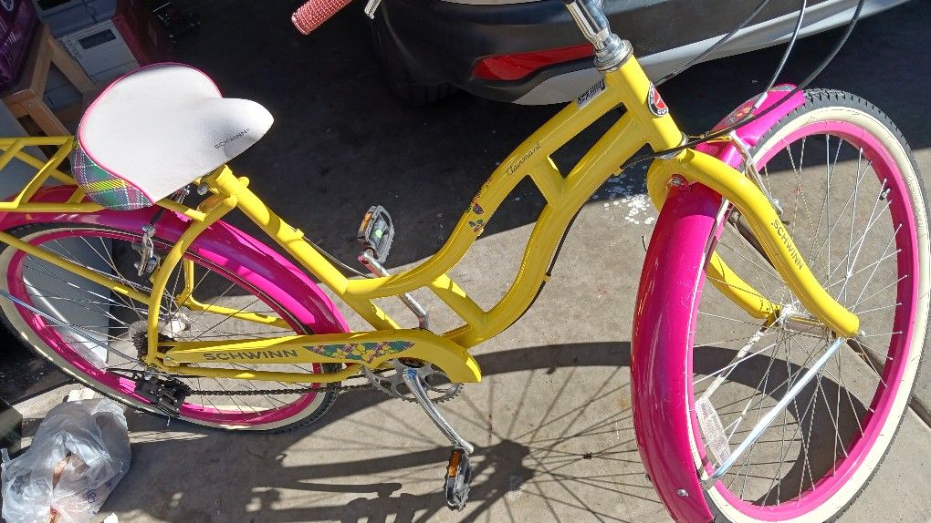 Ladies Schwinn Beach Cruiser 26 Clairmont Pink/ Yellow Flat Rack