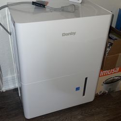 Dehumidifier- Danby 30 Pint 