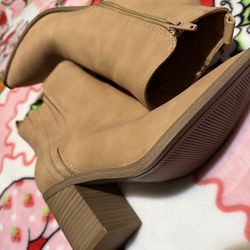 Women’s Size 6 Light Brown Boots- Brand New