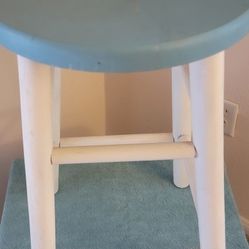 🌺 Sturdy Wood Stool 23 X 13 🌺