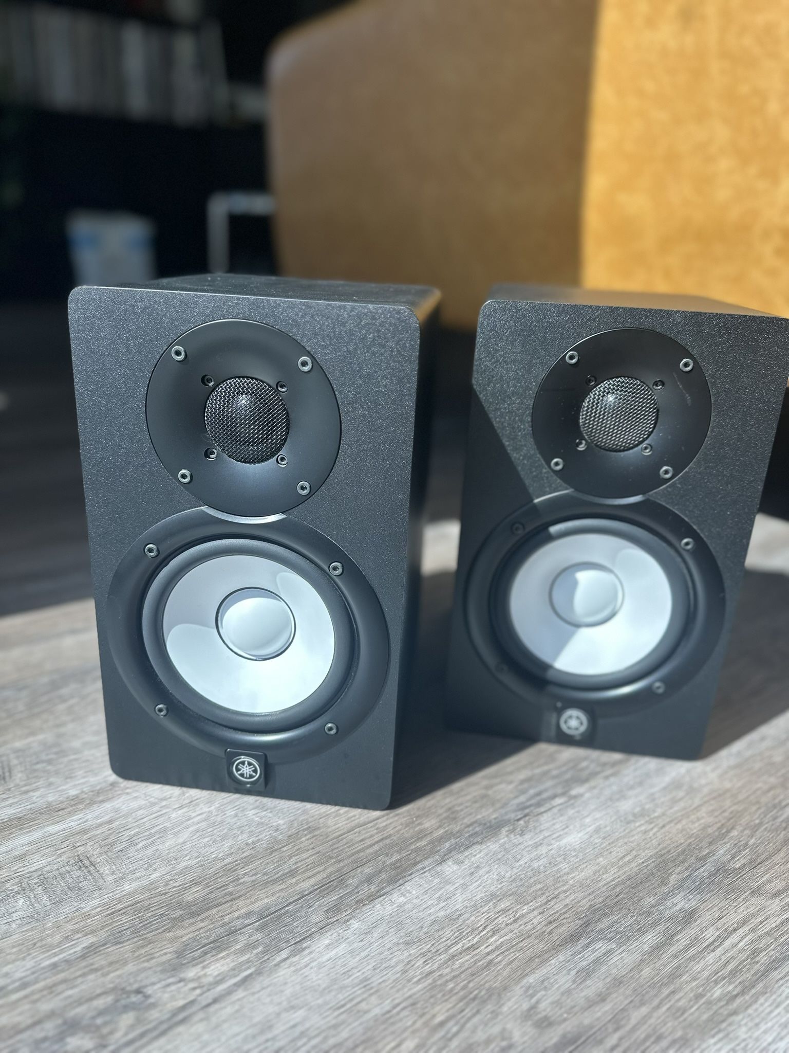 Yamaha HS5 Powered Studio Monitor Black, Pair with Cords!