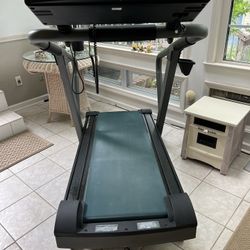 Trainum 8000 Treadmill 