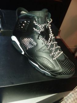10.5 black Cat 6's