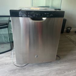 GE Stainless Steel Dishwasher – Works Great – Model GDF510PSD4SS