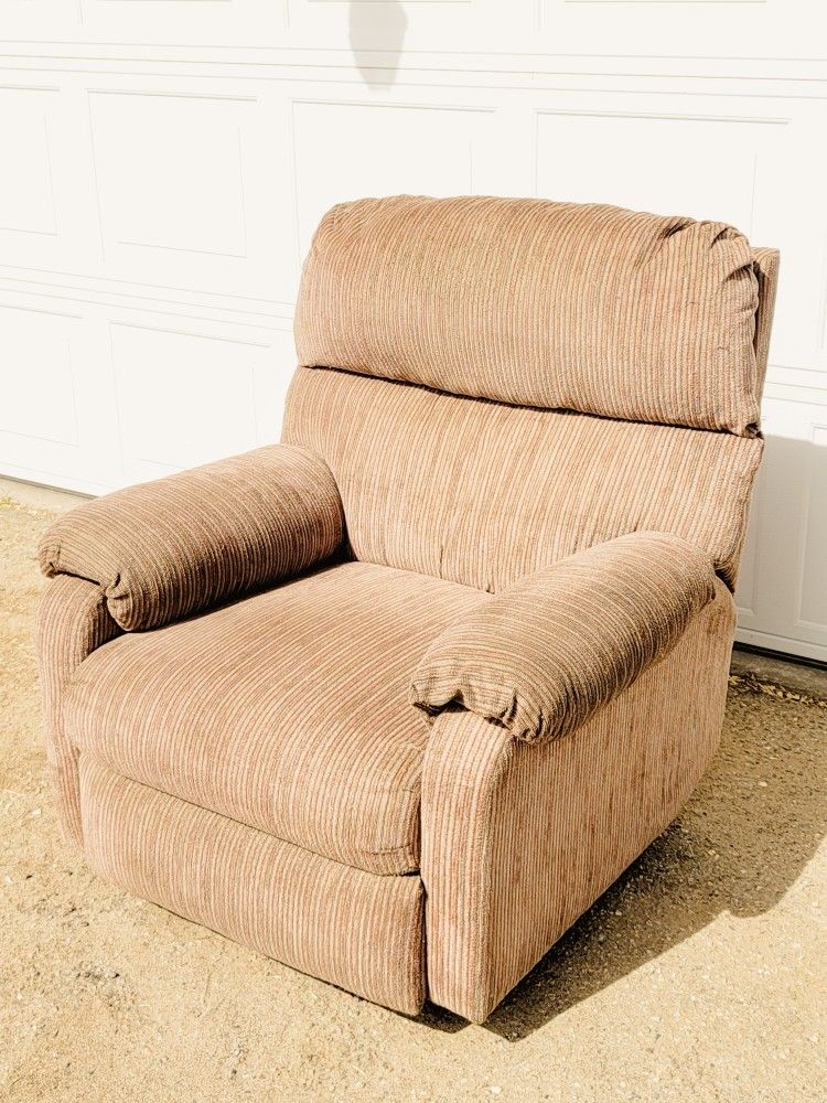 Massaging Reclining Chair