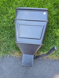 Pet food dispenser