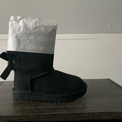Uggs Boots  Bow Size 9t 