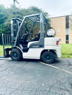 NISSAN FORKLIFT. Pneumatic. Capacity 5500 lb. Outdoor. LPG. Low hours. Triple Mast & Side Shift. 56” wide front carriage. Fully serviced with 6 months