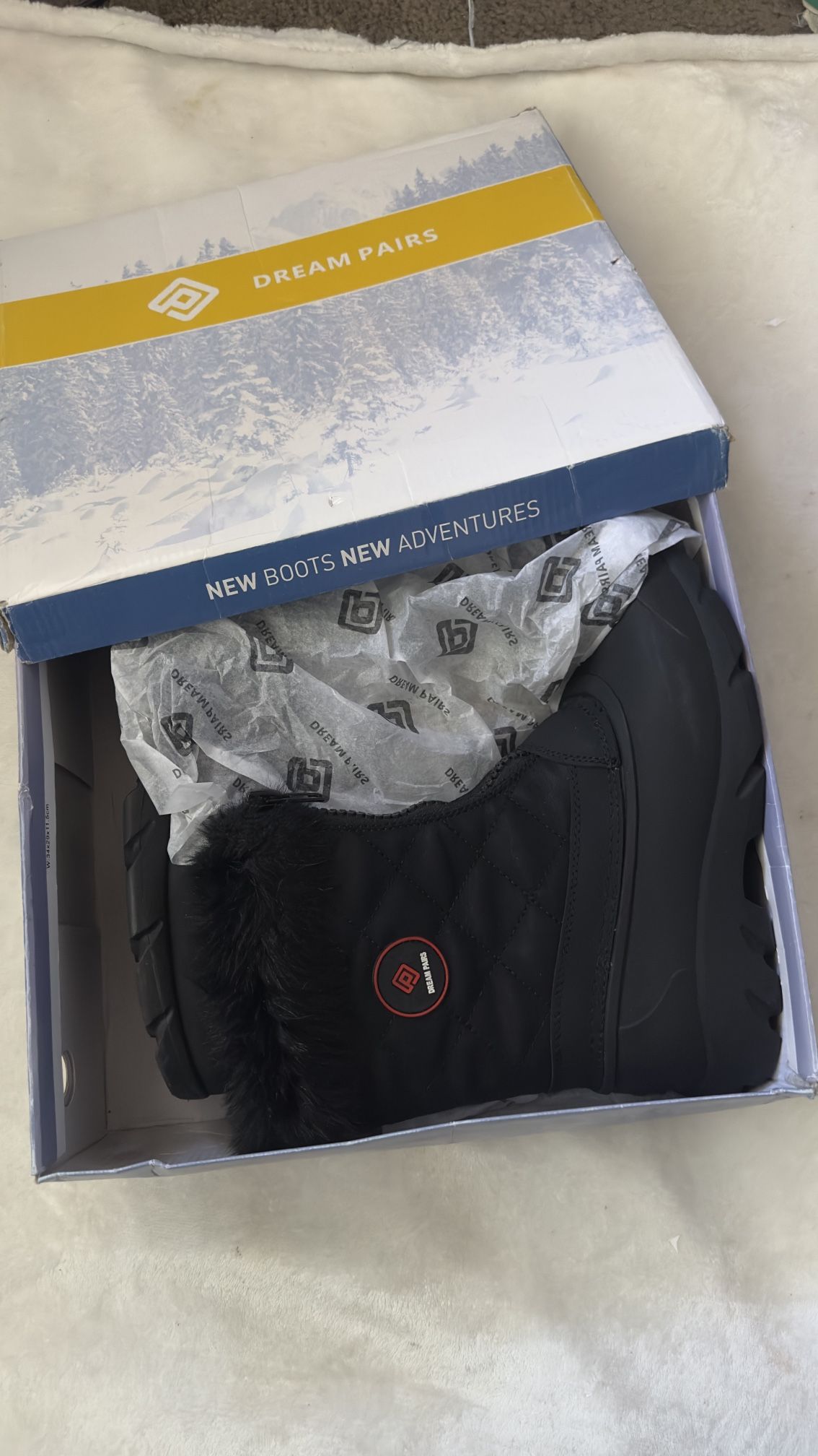 Dream Pairs Women Boot / Snow Boot Size 7