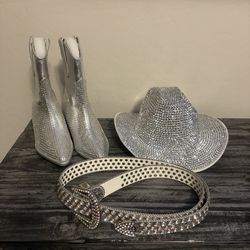 Rhinestone &silver cowboy boots , hat and belt