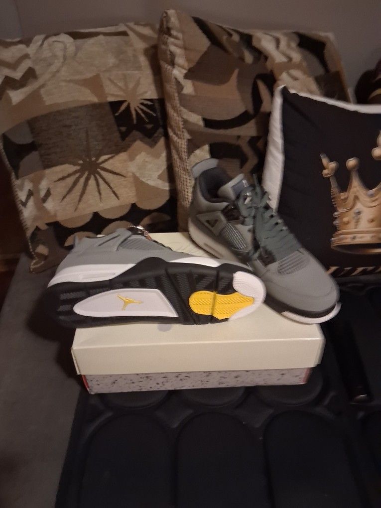 Jordan 4,s Retro Gray
