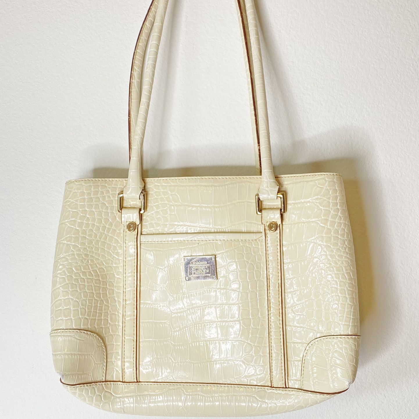 Liz Claiborne Purse Handbag Cream Off White Faux Croc Tote Satchel Shoulder  Bag for Sale in Quartz Hill, CA - OfferUp